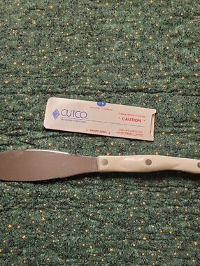 Cutco Cream Handle Serrated Spreader with Stainless Blade